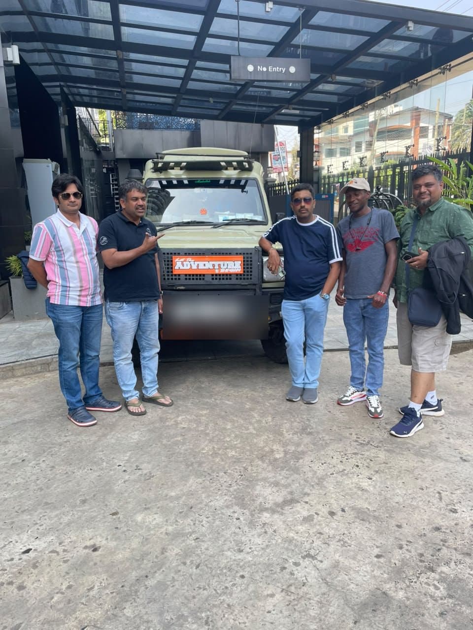 Guests with their safari cruiser at the start of a Kenyan adventure
